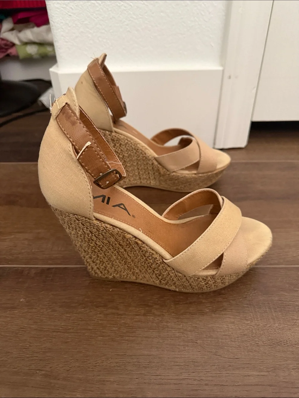 Used Mia Wedges
